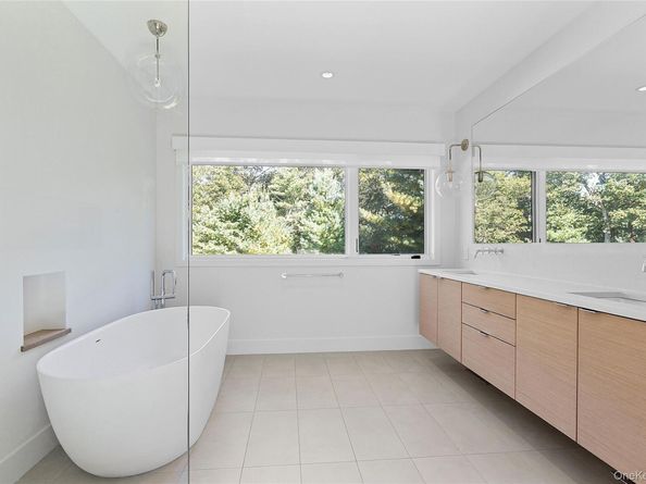 26 Alewive Brook Road, East Hampton NY 11937