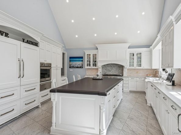 3 The Brae, Woodbury NY 11797