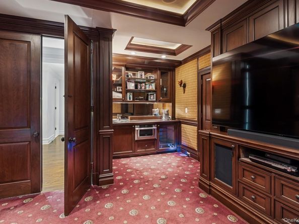 3 The Brae, Woodbury NY 11797