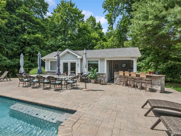 3 The Brae, Woodbury NY 11797