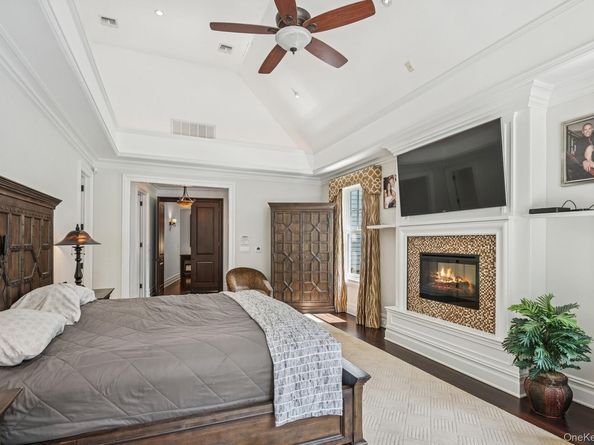 3 The Brae, Woodbury NY 11797