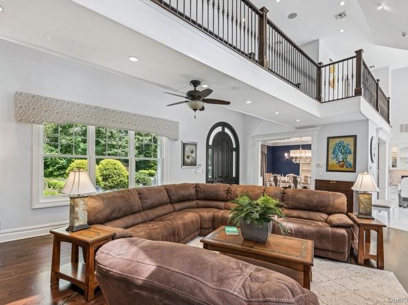 3 The Brae, Woodbury NY 11797