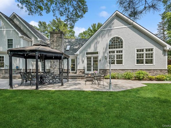 3 The Brae, Woodbury NY 11797