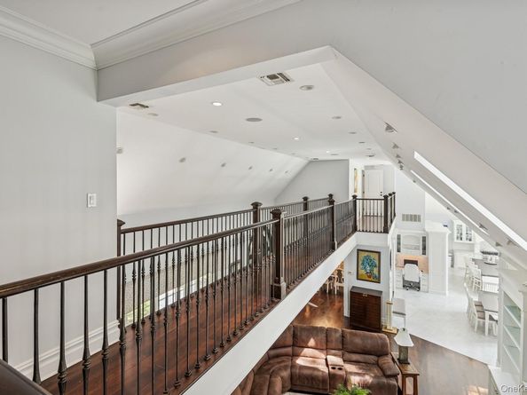 3 The Brae, Woodbury NY 11797