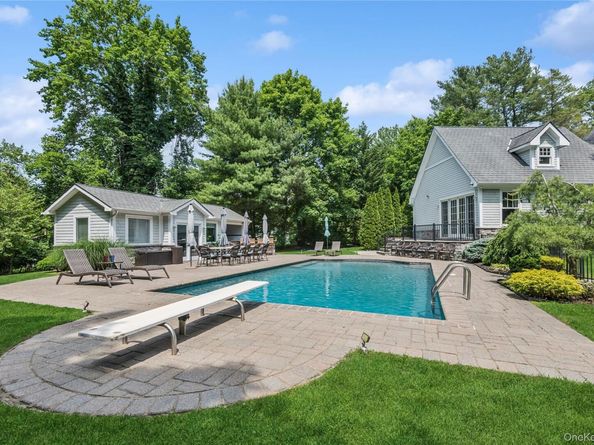 3 The Brae, Woodbury NY 11797