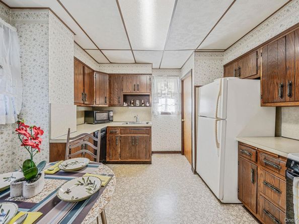 12 Hawthorne Street, Williston Park NY 11596