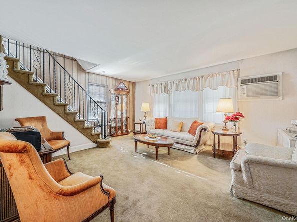 12 Hawthorne Street, Williston Park NY 11596