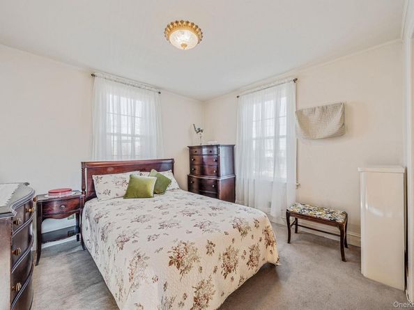 12 Hawthorne Street, Williston Park NY 11596