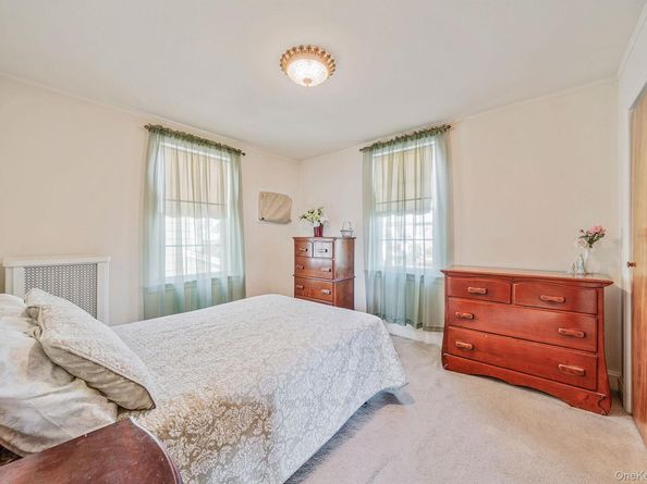 12 Hawthorne Street, Williston Park NY 11596