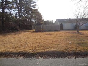 2 Hollow Street, Bellport NY 11713