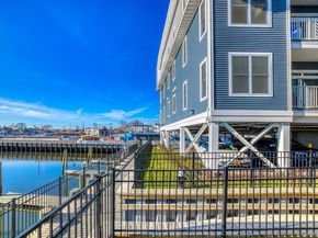 121 Marina Pointe Drive 121, East Rockaway NY 11518