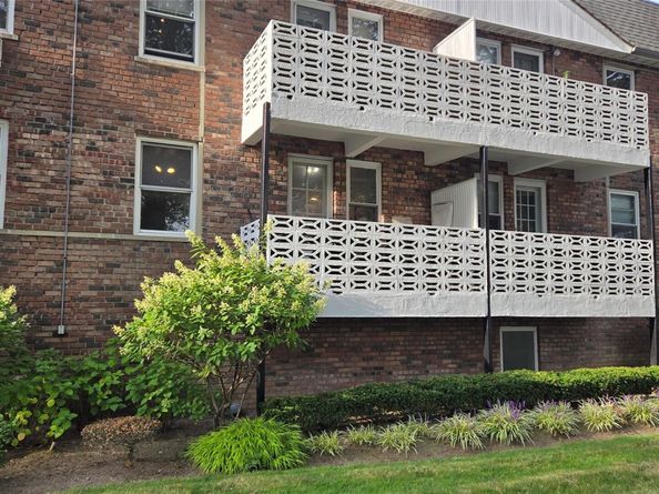 30 Daley Place 146, Lynbrook NY 11563