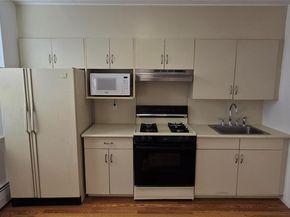 30 Daley Place 146, Lynbrook NY 11563