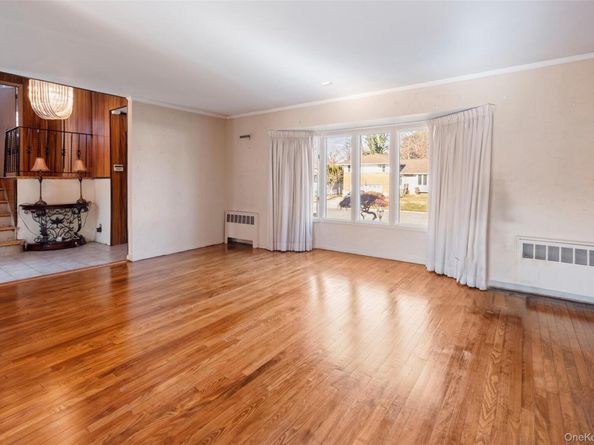 19 Birchwood Park Drive, Syosset NY 11791