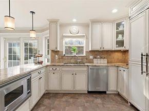 22 Knott Drive, Glen Cove NY 11542