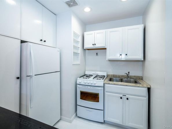 2221 Palmer Avenue 3D, New Rochelle NY 10801