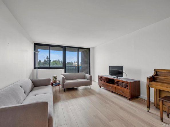 2 Bay Club Drive 2B, Bayside NY 11360