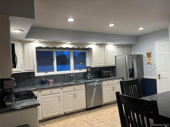 3 Decatur Lane, Lake Grove NY 11755