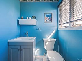 8 Leeward Lane, Commack NY 11725