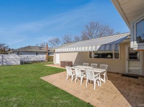 8 Leeward Lane, Commack NY 11725