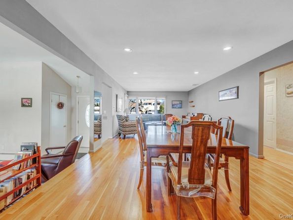 8 Leeward Lane, Commack NY 11725