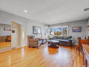 8 Leeward Lane, Commack NY 11725