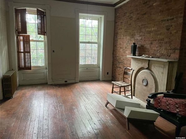 21 Saint Marks Pl., Brooklyn NY 11217