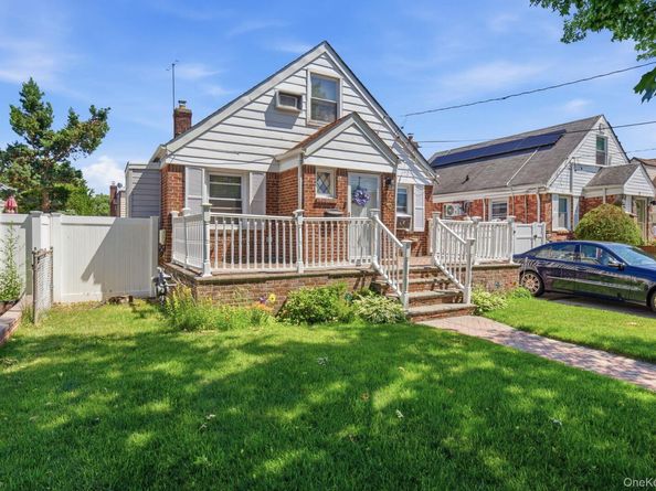 10 Everett Street, Valley Stream NY 11580