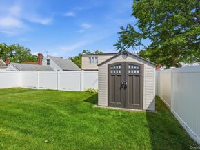 10 Everett Street, Valley Stream NY 11580