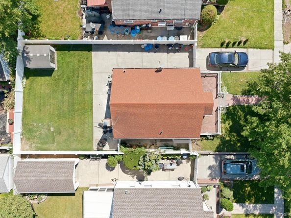 10 Everett Street, Valley Stream NY 11580