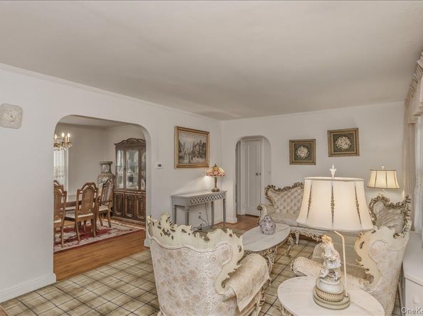 98 Arkansas Drive, Valley Stream NY 11580
