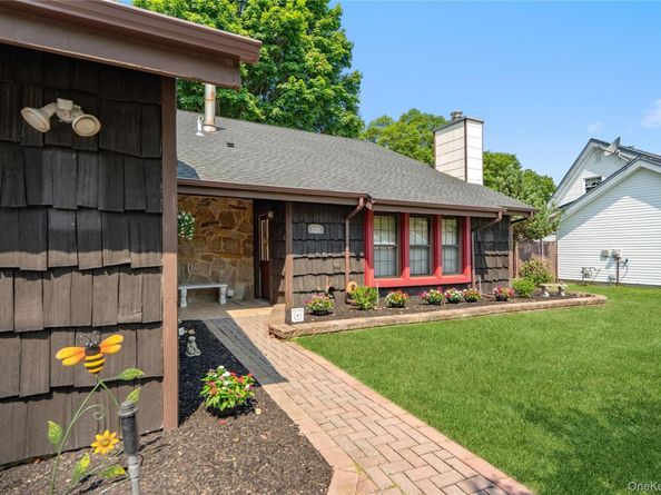 820 Greenbelt Parkway W, Holbrook NY 11741