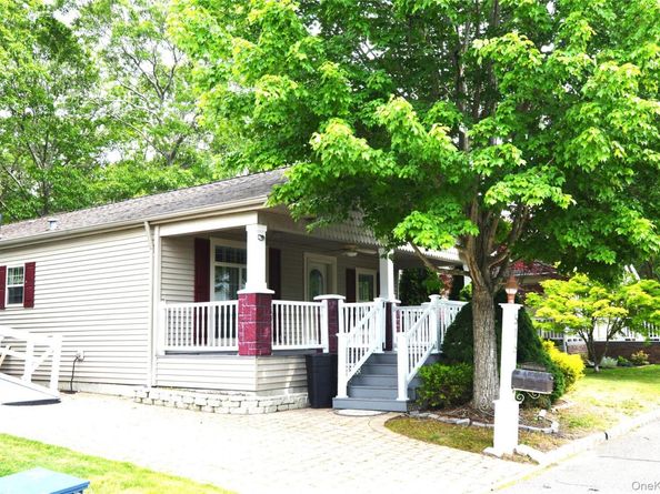 1661 Old Country Road 516, Riverhead NY 11901