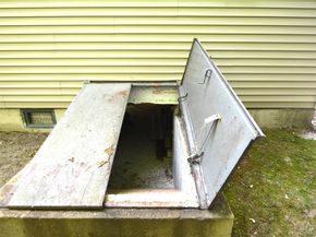1661 Old Country Road 516, Riverhead NY 11901