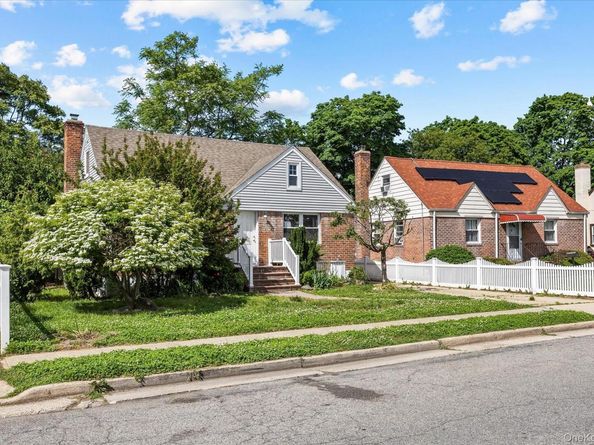 27 Circle Drive, Hempstead NY 11550