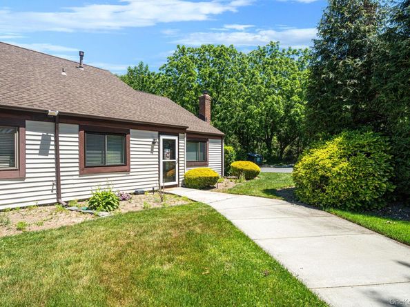 515 Picasso Way 515, Middle Island NY 11953
