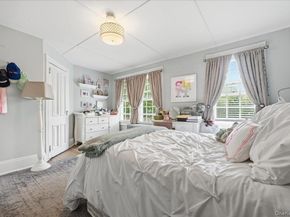 39 Little East Neck Road S, Babylon NY 11702