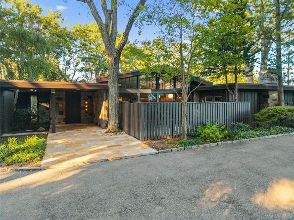 11 Oak Lane, Larchmont NY 10538