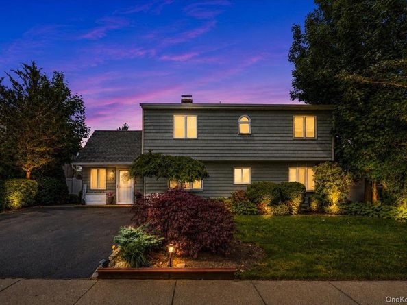 104 Choir Lane, Westbury NY 11590