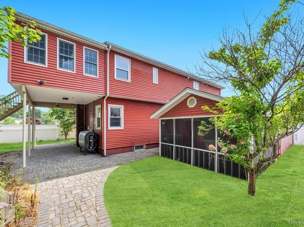 2331 Neptune Avenue, Seaford NY 11783