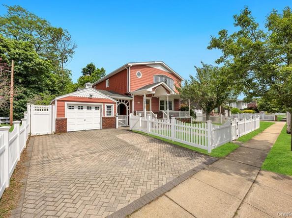 2331 Neptune Avenue, Seaford NY 11783