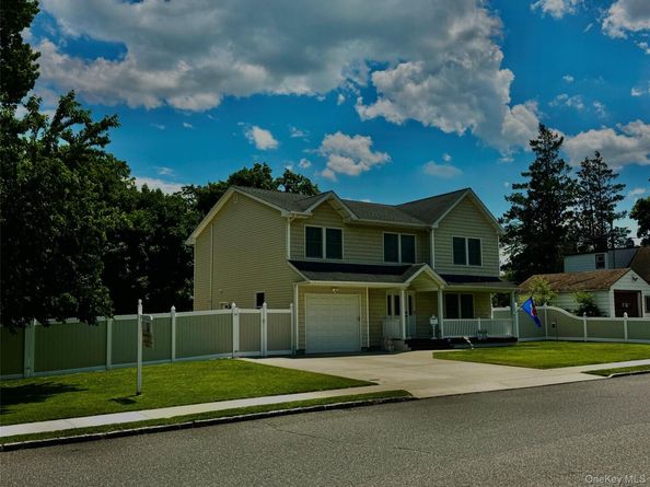 285 Daniel Street, Lindenhurst NY 11757