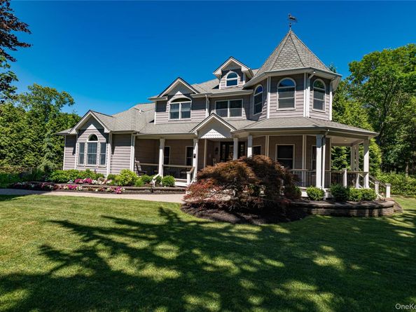 67 Sunny Road, Saint James NY 11780