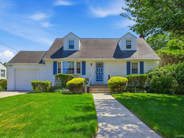 1 Dogwood Street, Farmingdale NY 11735