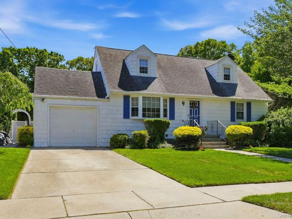 1 Dogwood Street, Farmingdale NY 11735