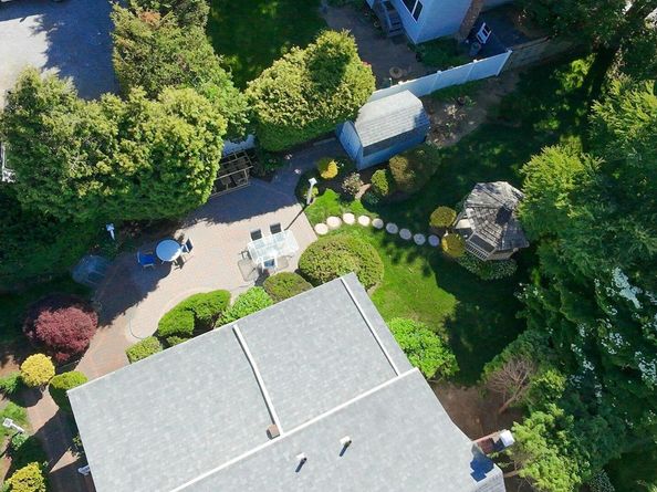 1 Dogwood Street, Farmingdale NY 11735