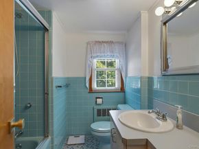 1 Dogwood Street, Farmingdale NY 11735