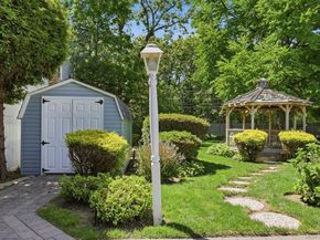 1 Dogwood Street, Farmingdale NY 11735