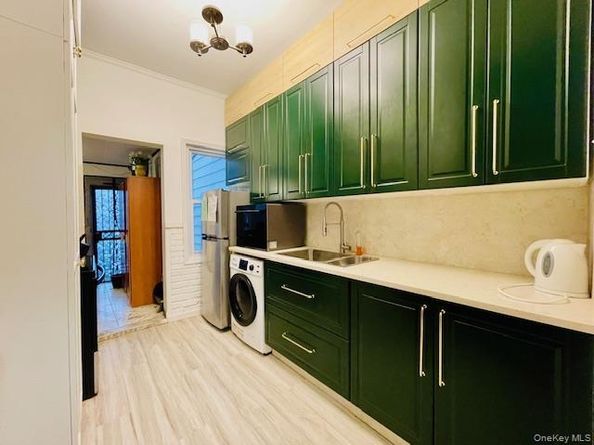 68-68 76th Street, Middle Village NY 11379