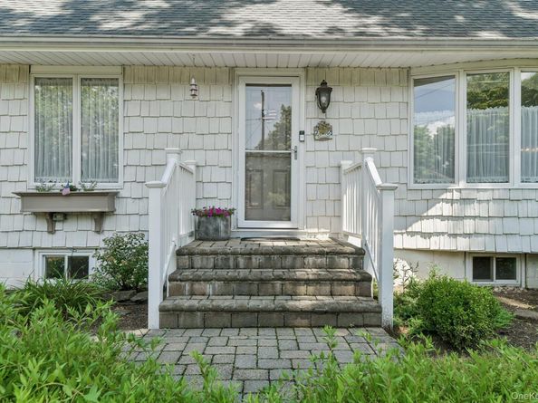 119 Brook Lane, Smithtown NY 11787